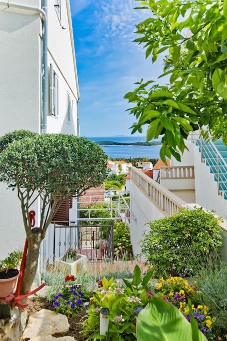 Apartman Tino With Two Sunny Terace Hvar Town