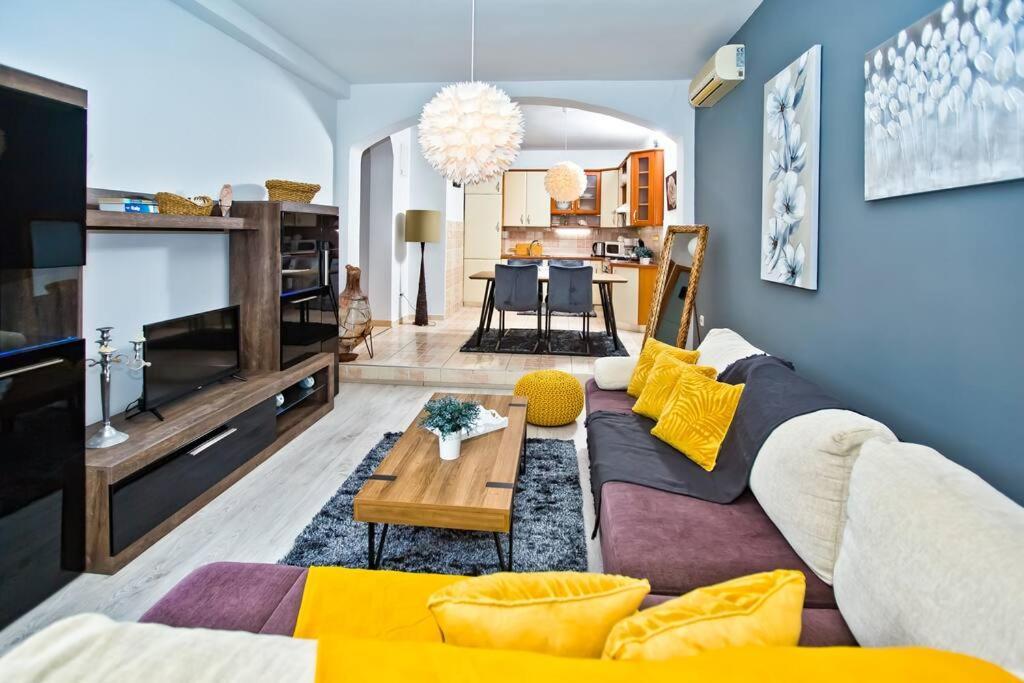 Tino With Two Sunny Terace Apartman Hvar Town
